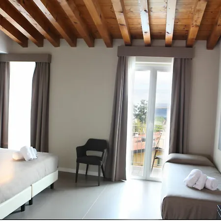 Palazzo Del Garda & 酒店 4*
