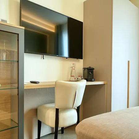Hotell Palazzo Del Garda &