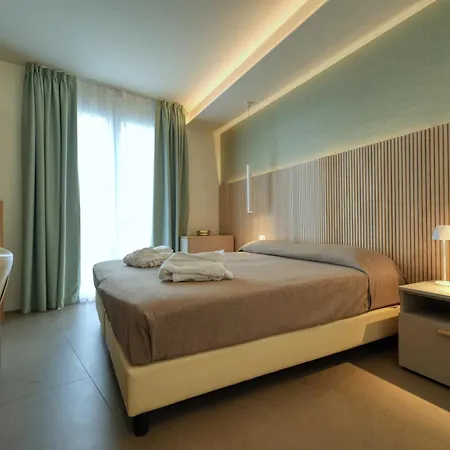 Palazzo Del Garda & Hotell Desenzano del Garda