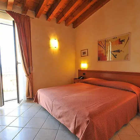 Palazzo Del Garda & Hotell 4*