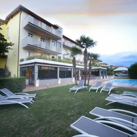 Hotell Palazzo Del Garda &