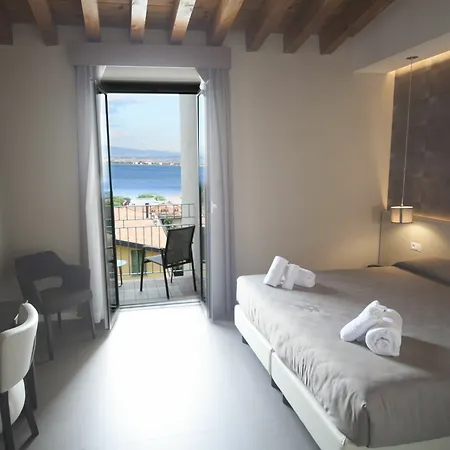 Palazzo Del Garda & Hotell Desenzano del Garda