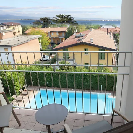 Palazzo Del Garda & Hotell Desenzano del Garda